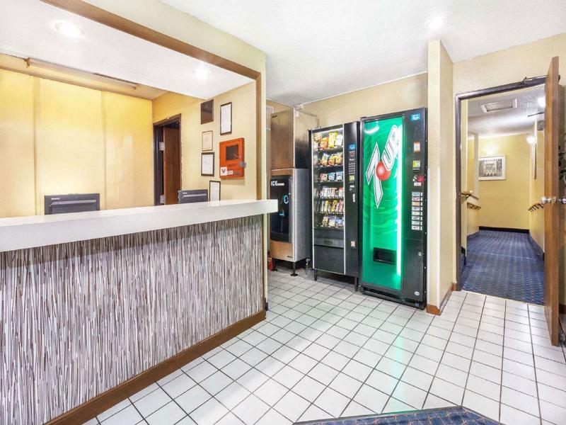 Magnuson Hotel Fort Wayne North - Coliseum Buitenkant foto